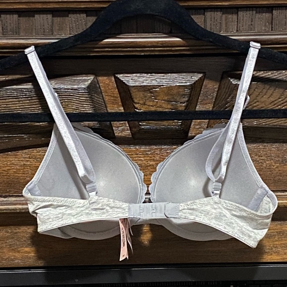 VICTORIA'S SECRET
Sexy Tee Cotton Eyelet Push-Up Bra - Picture 6 of 8